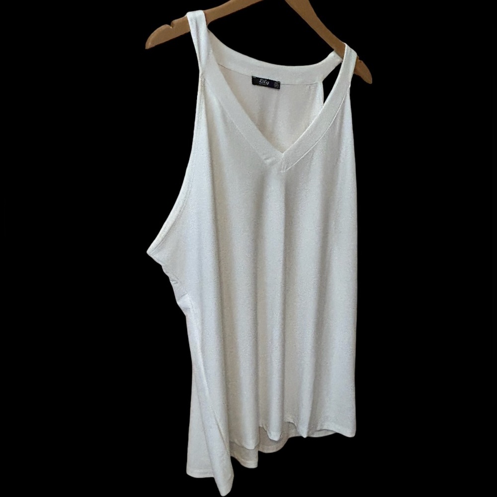 Lily By Firmiana -Cream Colored V-Necked Sleeveless Top - Picture 4 of 9